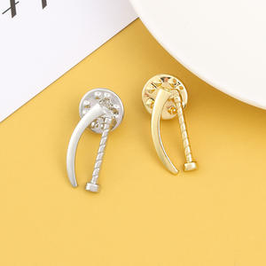 Sming Pins Instrumentos Médicos Pino Esmalte Laringoscópio Forma Broche De Metal Médico Enfermeira Moda Pequeno Presente Lapela Emblema - Product Image 2