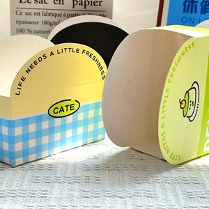 Caja de Embalaje Personalizada Biodegradable con Laminación Mate, Plegable y Desechable para Llevar, para Postres, Bagels, Pan, Sándwiches y Alimentos para Bebés - Product Image 3