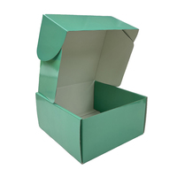 Dossiers en carton recyclé de luxe sur mesure de haute qualité avec gaufrage et doublure en éponge, couvercle amovible blanc pour l'emballage des chaussettes