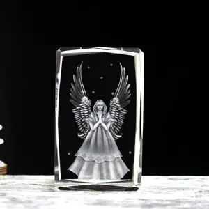 Cubo di vetro di angeli incisi al Laser di cristallo 3D di religione di vendita calda per i regali del battesimo del bambino