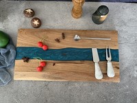 Planche à découper carrée en bois massif d'acacia avec résine personnalisable pour la cuisine, idéale pour les steaks, les fromages et le pain