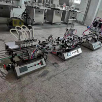 Machine de remplissage pneumatique automatique à 2 têtes de bureau avec convoyeur pour crème glacée, lotion, shampoing, pâte, liquide, bouteille