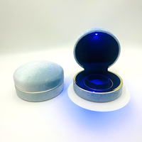 Boîte à bijoux en velours de luxe sur mesure avec logo personnalisé, boîte à bagues avec lumière LED, emballage cadeau avec lumière, fabricant Zhi Hui