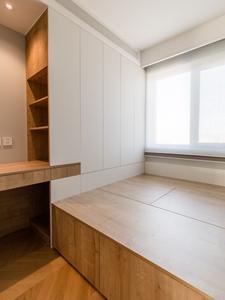 서비스 아파트용 디스플레이 캐비닛과 스마트 조명 시스템이 있는 침실 옷장 - Product Image 5