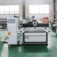 7.5kw CNC Router Machine 1325 Travail du bois 3 axes Broche refroidie à l'eau 2025 Machine de gravure en Indonésie