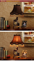 Lampe de table sculptée en forme de cheval européen vintage avec abat-jour en tissu marron, horloge à pampilles en cristal pour la décoration de la chambre à coucher et du salon