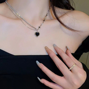 Collana a forma di amore viola con stella a quattro punte - Product Image 2