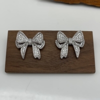 Vente en gros de boucles d'oreilles européennes américaines de luxe avancées 2024 arc en diamant flash exagéré géométrique avec pierres de zircon