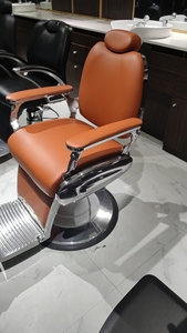 Sillón de Barbería Moderno de Cuero Sintético, Hidráulico, Altura Ajustable, Reposapiés Reclinable, Mueble Industrial para Salón - Product Image 6
