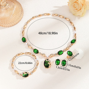 Parure de bijoux quatre pièces pour femme, style mode, ornée de diamants, avec collier ovale vert, boucles d'oreilles, bague et bracelet, pour mariage - Product Image 2