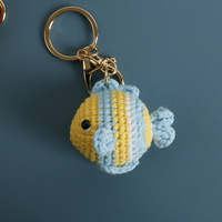 Poupée poisson réaliste en crochet faite à la main, breloque animaux marins et fleurs pour sacs et clés - Idéal pour la Fête des Mères, Noël, Nouvel An et la décoration