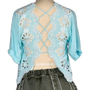 Top Corto Holgado con Bordado Láser Personalizado de Manga Corta para Mujer, Nuevo y a la Moda, OEM - Product Image 3