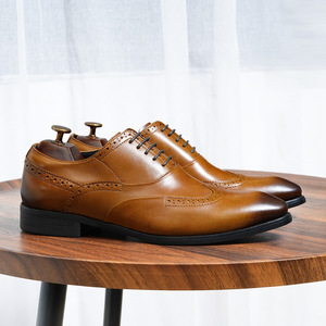 Mocassins pour hommes de haute qualité, style britannique tendance européen et américain, design gravé au laser avec bout légèrement pointu, chaussures décontractées - Product Image 2