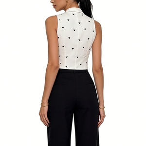 Chaleco Corto con Estampado de Corazones para Mujer, sin Mangas, Cuello en V, con Botones, Estilo Casual - Product Image 3
