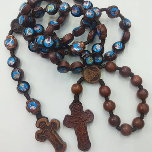 Chapelet en <span class=keywords><strong>bois</strong></span> de noyer foncé avec placage argent antique, médaille de saint <span class=keywords><strong>Christophe</strong></span> unisexe et crucifix gravé - Product Image 3