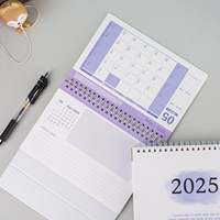 Kalender Desktop 2025 kreatif desain sederhana dan segar untuk pemeriksaan rencana dan bingkai foto menggunakan versi bahasa Inggris kalender Notebook