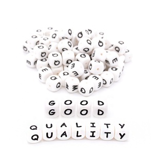 Produits 2023 Perle Alphabet Écologique Sécurité 12mm Perles Lettres en Silicone Vrac pour Fabrication de Colliers, Bracelets et Bijoux - Product Image 1