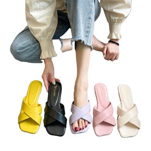 Sandalias de <span class=keywords><strong>Red</strong></span> de Cruz Roja para mujer, zapatillas de verano coreanas de color caramelo con cabeza cuadrada, fondo plano, 2021 - Product Image 1