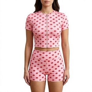 Ensemble de yoga et de sport pour femme : veste courte zippée et short taille haute de motard, séchage rapide, personnalisable (OEM) - Product Image 1