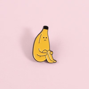 Pin Logam Kartun Grosir Bentuk Unik "Manusia Pisang" Bros Lucu Aksesoris Lencana Logam Buah Kartun - Product Image 2