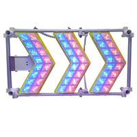 Panneau de flèche de trafic solaire à LED haute visibilité en aluminium clignotant et matériau PC pour la sécurité routière