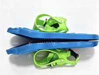 Raquettes à neige pour enfants en forme de patte de monstre, en plastique HDPE, avec sangle réglable pour les jeux d'hiver sur la neige