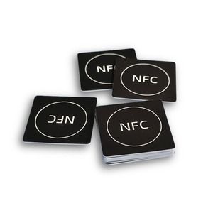 NFC ミニ <span class=keywords><strong>IC</strong></span> スマートカード防水 PVC 電話ステッカーラベル NTAG215 25 × 25 ミリメートル 13.56MHz RFID ISO14443A アクセス制御タグ - Product Image 1