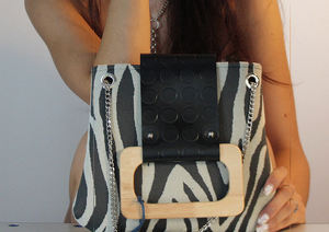 Borsa a Tracolla da Donna in Materiale Mat-b, Stile Rock Classico, Sostenibile in PVC e Cotone, Disponibile in Diversi Colori - Product Image 5