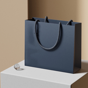 Bolsas de Papel Blanco Extra Gruesas con Logotipo Personalizado, Bolsa de Cosméticos Reciclable y Moderna para Mujer, Capacidad de Carga de 10 kg, Elegante para Regalo - Product Image 4