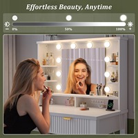 Commande en gros de coiffeuse moderne en panneaux de fibres à densité moyenne (MDF) avec design cannelé, écologique, miroir HD, 3 couleurs réglables
