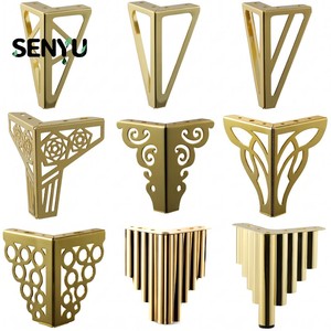Support de Table Triangulaire en Métal Doré Moderne pour Meubles, Pied Décoratif en Fer pour Coin de Table - Vente en Gros - Product Image 1