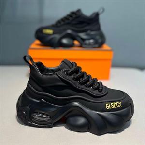 Nouvelles Chaussures Décontractées pour Hommes Printemps-Automne en Cuir Couleur Unie, Polyvalentes et Tendance, Durables, à Semelle Épaisse, Rehaussantes, Mi-montantes, Style Sportif - Product Image 4