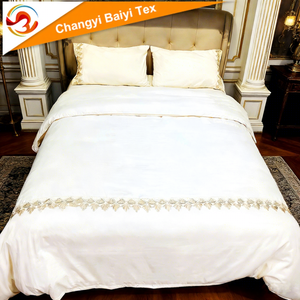 Ensemble <span class=keywords><strong>de</strong></span> housse <span class=keywords><strong>de</strong></span> couette en microfibre <span class=keywords><strong>de</strong></span> qualité supérieure, personnalisable, écologique, toutes saisons, 4 pièces, taille King, avec dentelle, ensemble <span class=keywords><strong>de</strong></span> linge <span class=keywords><strong>de</strong></span> <span class=keywords><strong>lit</strong></span> - Product Image 1