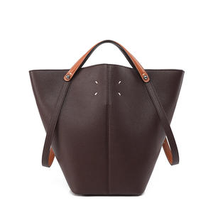 Bolso de piel de vaca suave con asa para el hombro, un bolso cruzado retro y sencillo de gran capacidad para mujer - Product Image 4