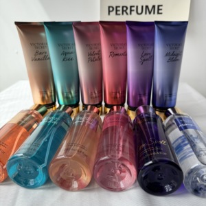 ชุดน้ำหอมวิคตอเรีย ซีเคร็ท ออริจินัลแบรนด์ สำหรับผู้หญิง ประกอบด้วยบอดี้มิสต์ 236 มล. และสเปรย์น้ำหอม 250 มล. - Product Image 1