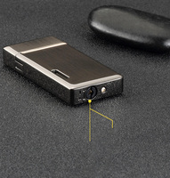 Briquet torche coupe-vent à flamme rouge avec logo personnalisé, réservoir de gaz visible, rechargeable au butane, cadeau publicitaire promotionnel, vente en gros