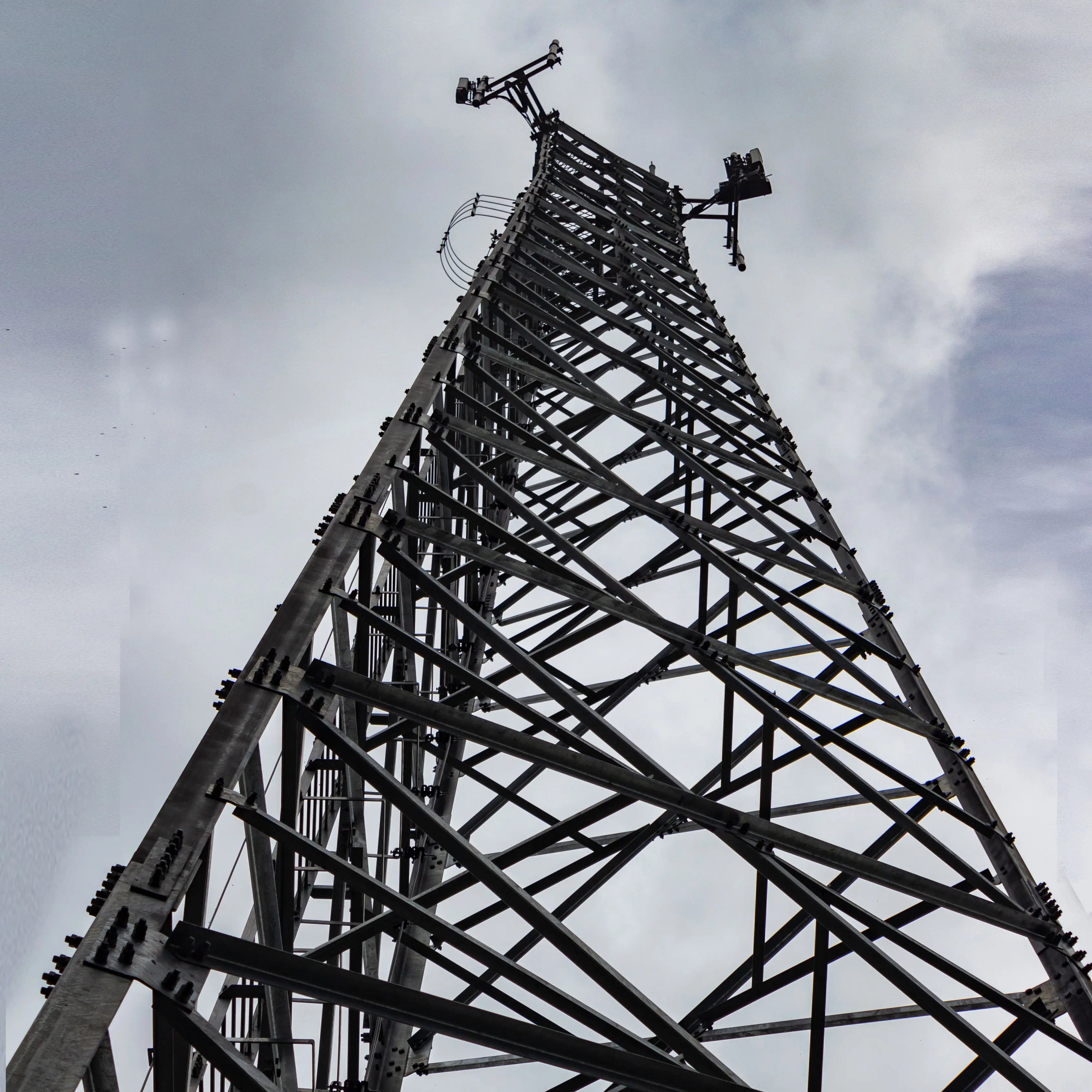 15M 3 Gegalvaniseerde Radiopool Met Gsm Monopolen Antenne Mast Communicatie Toren