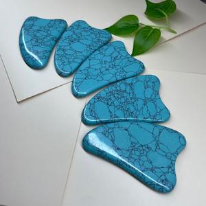 Pierre de grattage Gua Sha en turquoise bleue DIY, forme de cœur, massage du visage et du corps, outil de massage GuaSha Wildling - Product Image 2