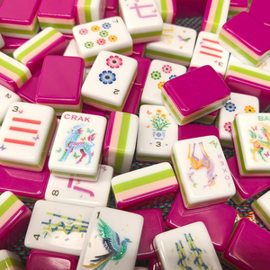 Coffret Cadeau Mahjong Américain Portable Rose Rouge Premium 160 Tuiles Sacs de Rangement de Haute Qualité Dés en Acrylique <span class=keywords><strong>Poker</strong></span> 4 Joueurs Écologique - Product Image 2