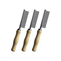 Accessoires de toilettage pour animaux de compagnie : Peigne anti-puces pour chats et chiens à manche en bois, peigne de massage et tondeuse en acier inoxydable, brosse facile à nettoyer