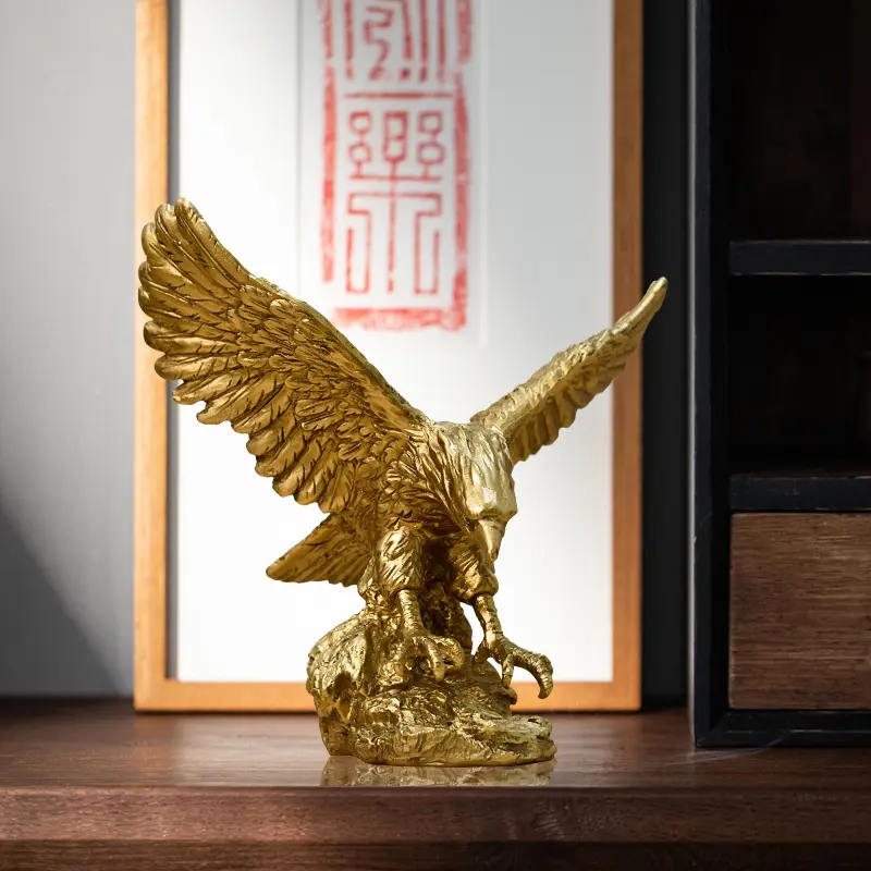 樹脂ゴールデンデザートイーグル像人気のフィギュアの翼家の装飾のための彫刻を広げる