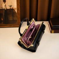 Sac cylindrique noir à imprimé serpent avec logo personnalisé, en cuir PU, fermoir à cadre métallique, sac à bandoulière et sac à main, fournisseur en gros