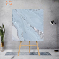 Carreaux de marbre de Carrare décoratifs pour maison moderne revêtement de sol mural intérieur en or noir avec céramique à motifs dorés pour villas