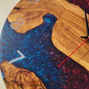 Horloge murale artisanale en résine, élégante, durable, fonctionnelle, stylée et de haute qualité, parfaite pour le salon, la chambre, le bureau, la maison - Product Image 2