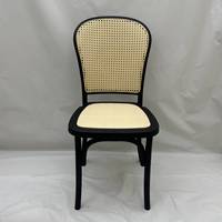 Chaise de salle à manger en résine PP style rotin vintage, finition grain de bois, chaise en plastique commerciale pour événements de mariage et de banquet