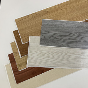 Suelo Autoadhesivo LVT <span class=keywords><strong>de</strong></span> 2.5mm, Precio <span class=keywords><strong>de</strong></span> Fábrica OEM, Resistente al Agua, Vinilo <span class=keywords><strong>de</strong></span> Lujo con Aspecto <span class=keywords><strong>de</strong></span> Madera, Losetas y Planchas <span class=keywords><strong>de</strong></span> Plástico para Interiores - Product Image 2