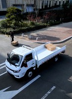 Châssis de mini-camion WEICHAI LANDKING R35 3.4T 4x2 LHD Spoiler en option MP5 Bluetooth Image inversée Volant multifonction