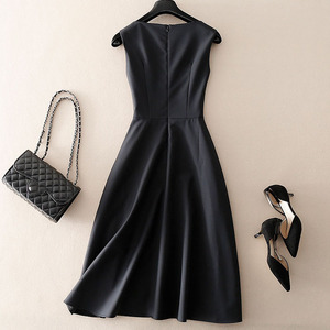 ชุดเดรสสีดำแขนกุดทรงเข้ารูปสุดหรูสำหรับฤดูร้อนใหม่ - Product Image 1