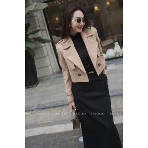 Chaqueta Corta Premium para Mujer, de Sarga, Manga Larga, con Botones al Frente, Estilo Utilitario y Moderno - Product Image 2