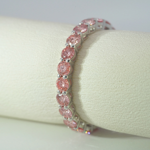 แหวนเพชรพลอยสีชมพูเจ็ดเม็ดทรงกลม ทรงมรกต ทรงเรเดียนท์ ทองคำขาว 10k แหวนเพชรพลอยสีชมพูแบบ Eternity - Product Image 4